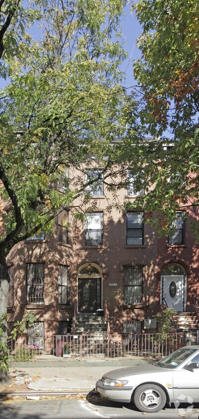 Foto del edificio - 375 Gates Ave