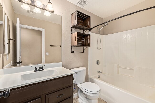 Foto del edificio - 10778 W Cambridge Ave