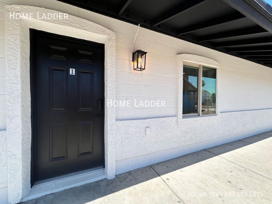 Primary Photo - 1124 E Polk St
