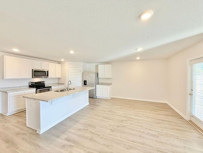 Building Photo - 5320 Peach Dr