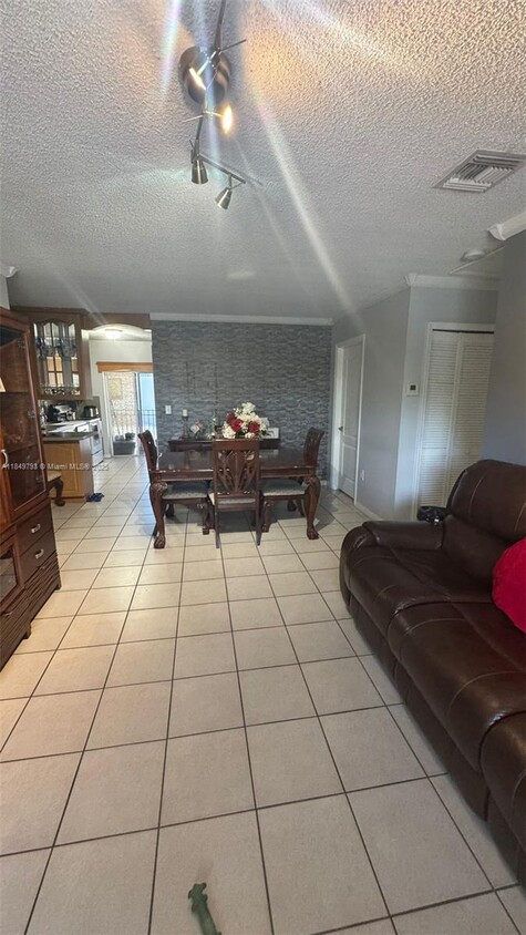 Primary Photo - 1270 W 42nd St