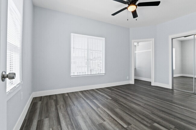 Foto del edificio - 458 Rose Ave