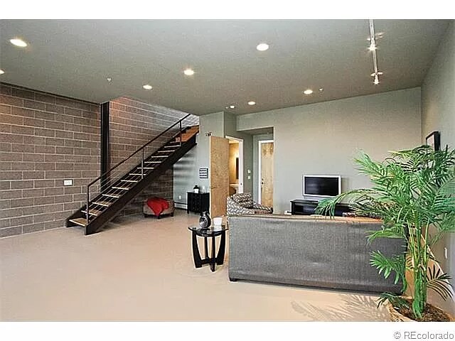 Foto del edificio - 11878 Bradburn Blvd