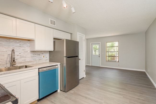 Building Photo - 2262 Swedish Dr