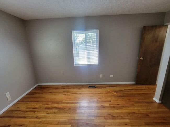 Building Photo - 2928 Landon Dr