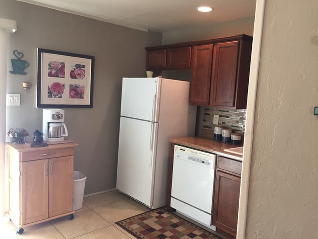 Cafetería - 1961 Park Terrace Pl