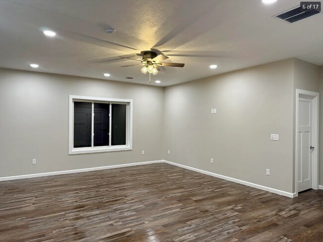 Foto del edificio - 1120/1122 Carl Rd