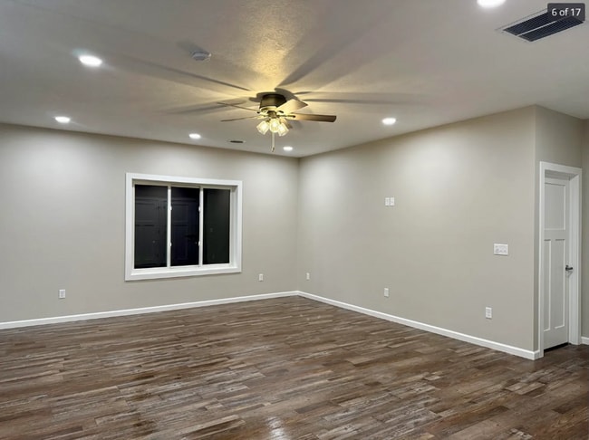 Building Photo - 1120/1122 Carl Rd