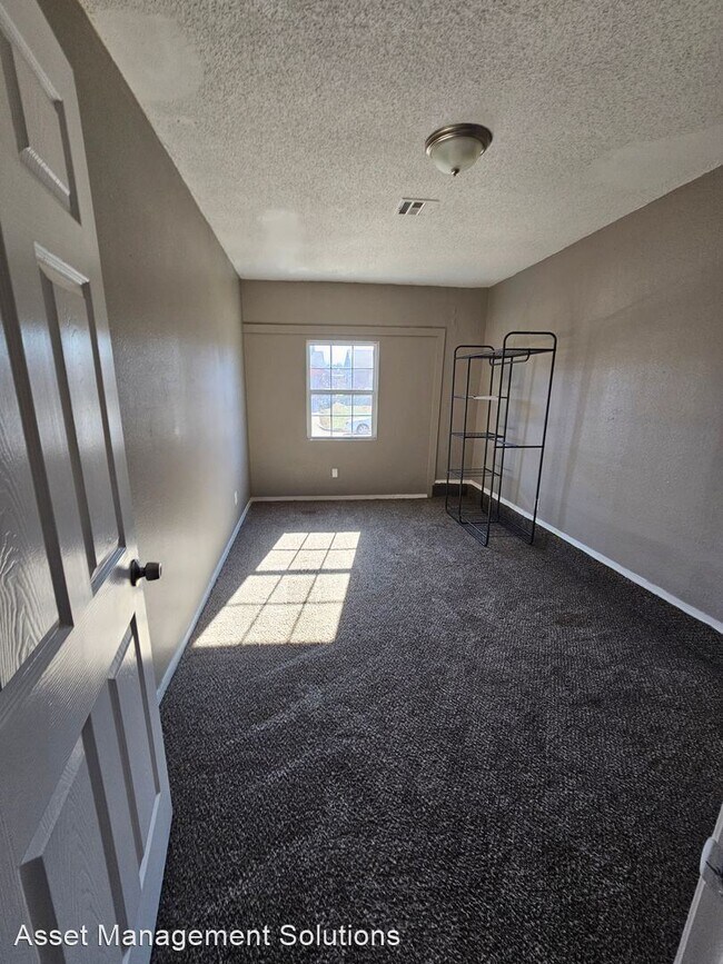 Building Photo - 5 br, 1 bath House - 10317 Koch Dr.