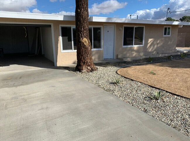 Building Photo - 15643 Sueno Ln