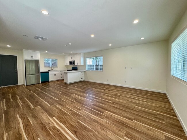 Building Photo - All New Large Home like ADU in the Culver ...