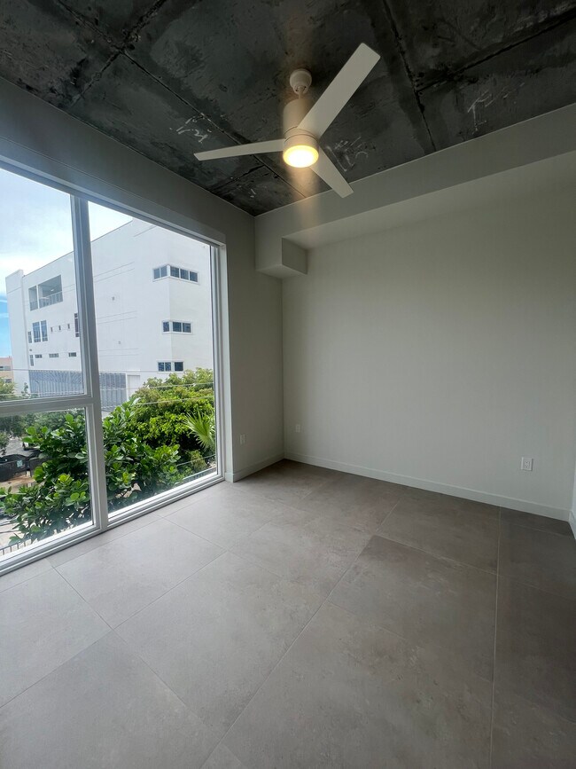 Foto del edificio - 102 NW 30th St