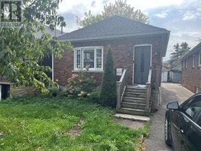 Building Photo - 111 Clovelly Ave