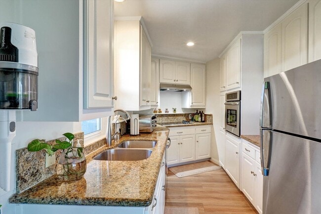Building Photo - 13561 Table Rock Dr