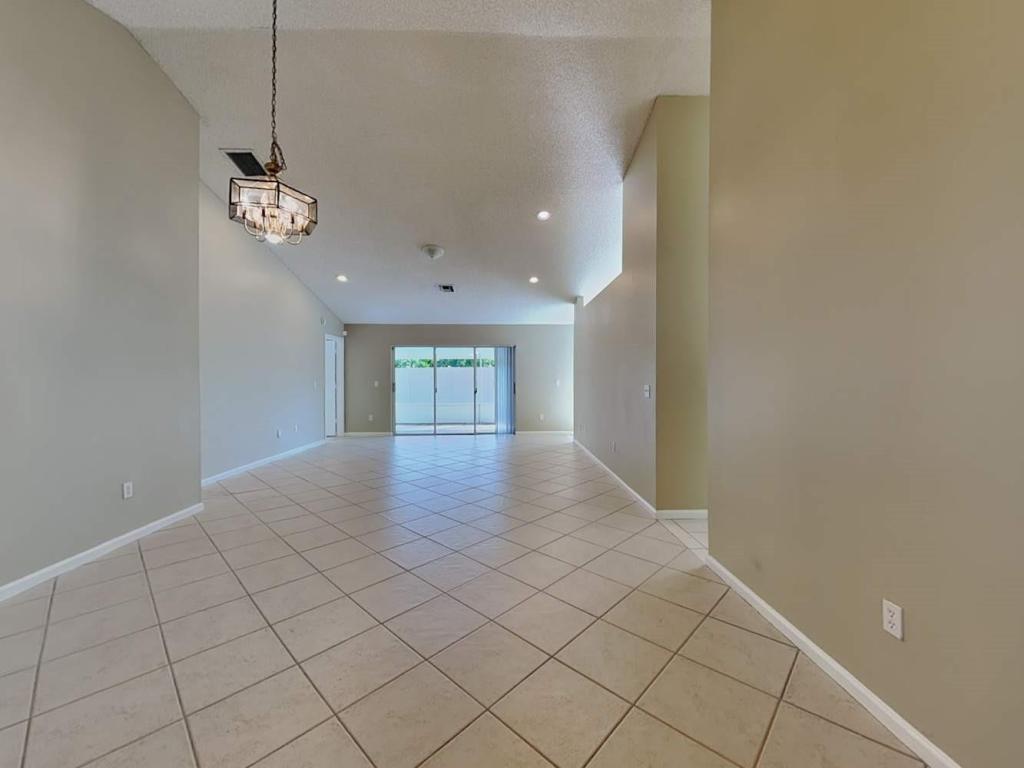 Foto principal - 13048 Meadowbreeze Dr