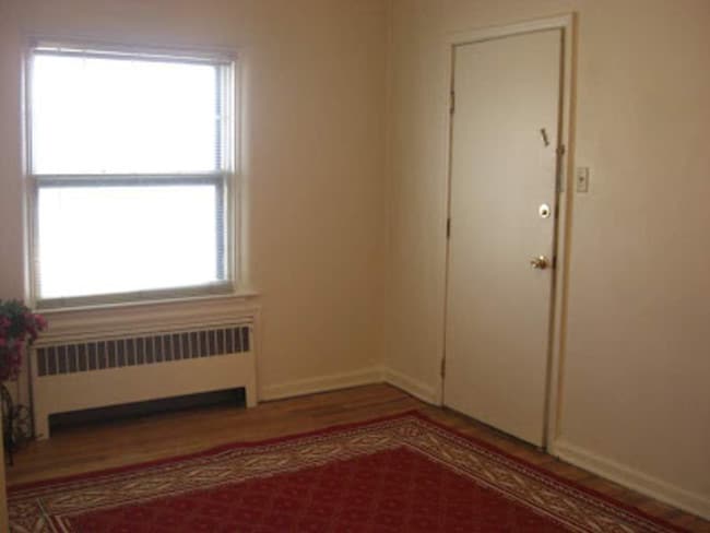 Building Photo - 985 E 1st Ave