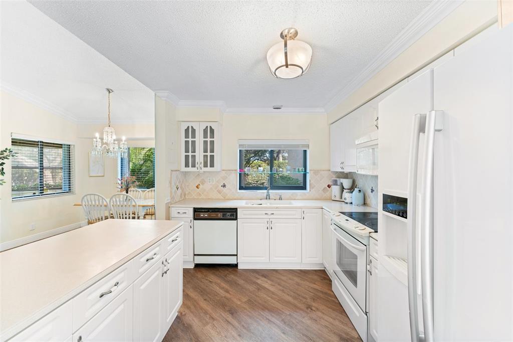 Foto principal - 9343 Chelsea Dr N