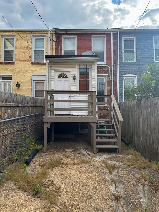 Foto del edificio - Gorgeous 2Bed/1Bath in Washington Village