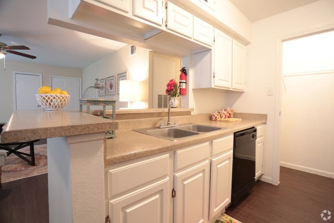 brittany-square-rosenberg-tx-kitchen (1).jpg - Brittany Square