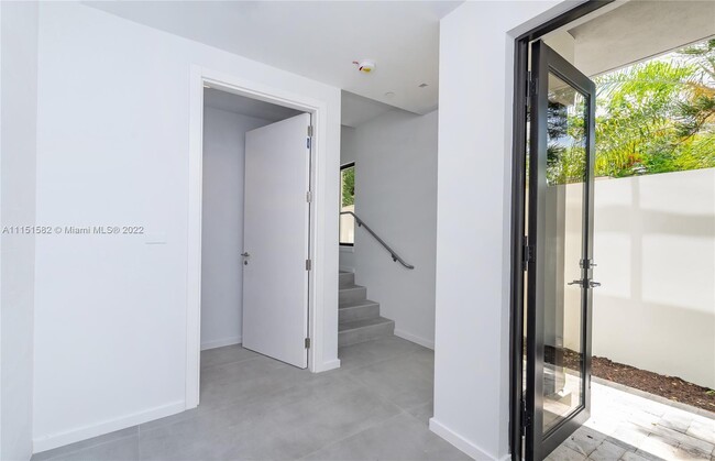 Building Photo - 3274 Bird Ave
