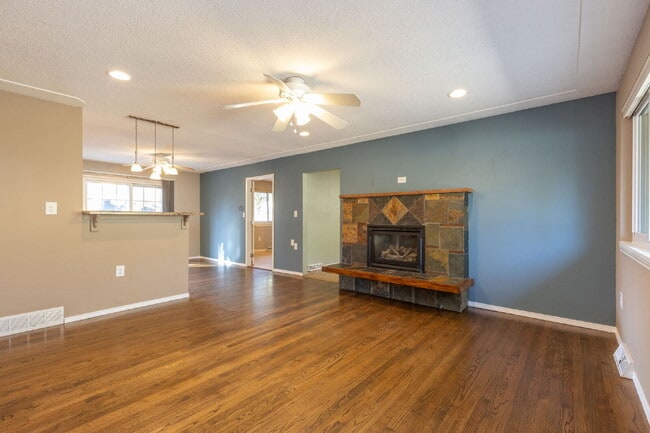 Building Photo - Great ranch home in the heart of Longmont!