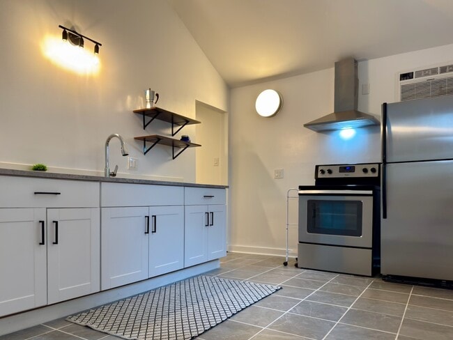 Building Photo - 2413 Woodhead St