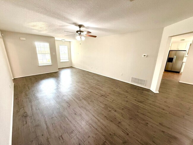 Building Photo - Available Now! Charming Single-Story Home in Waco with Modern Finishes & Spacious Yard