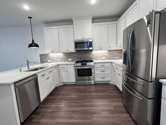 Building Photo - FULLY UPGRADED LUXURY TOWNHOME located in ...
