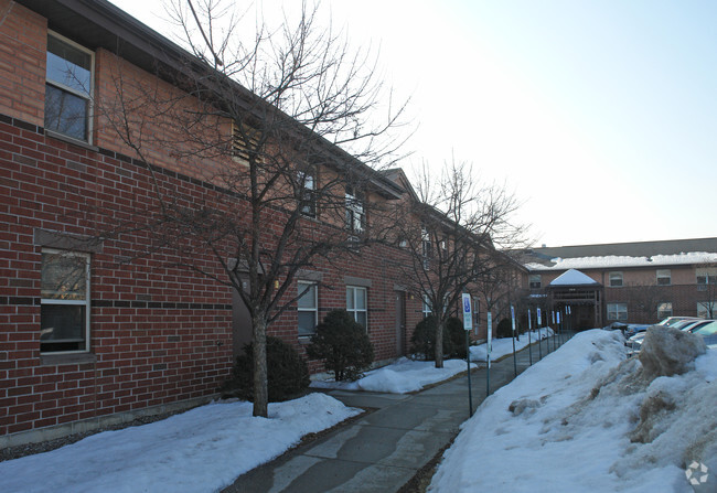 Building Photo - Shenendehowa Village