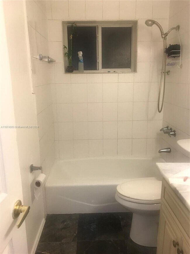 Foto del edificio - 6520 Fletcher St