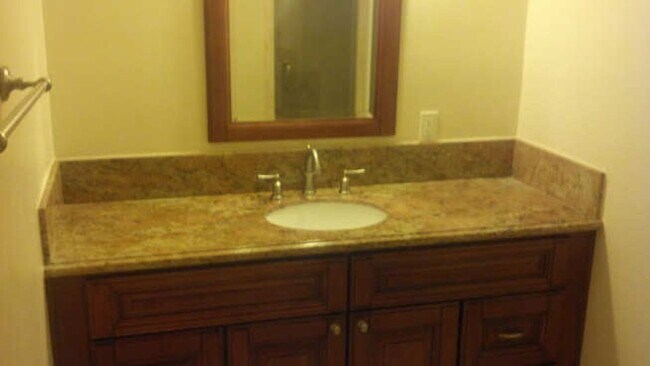 Granite / Travertine in Bathrroms - 1349 Shadow Ln