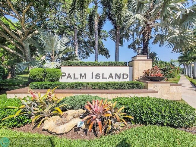 Building Photo - 410 Sabal Way