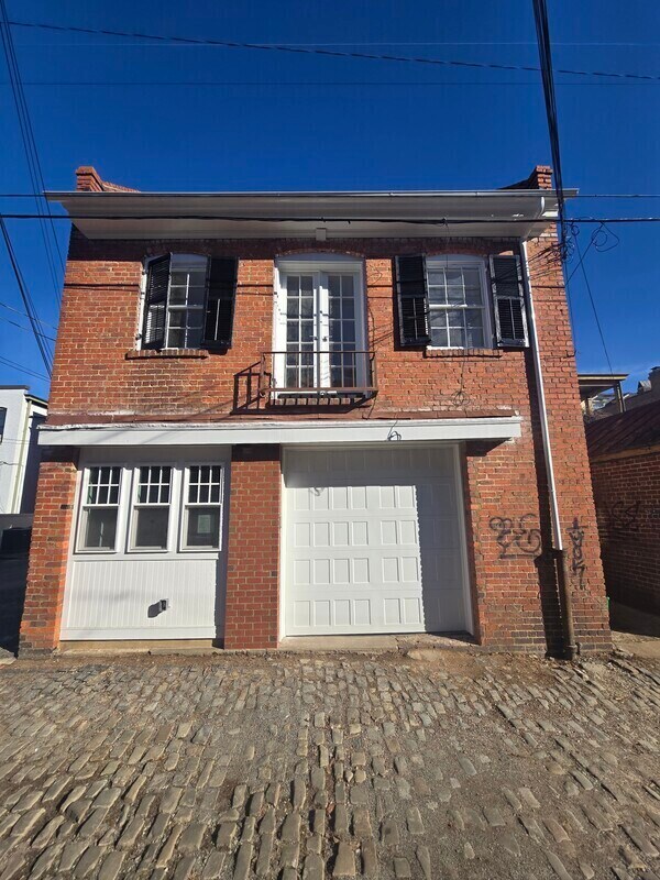 Foto del edificio - 1103 W Franklin St