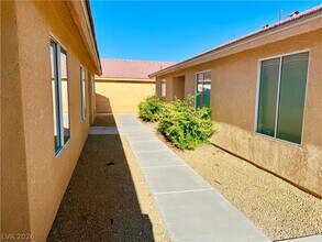 Building Photo - 1070 S Potro Ave