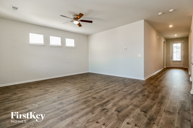 Building Photo - 407 Bering Ln