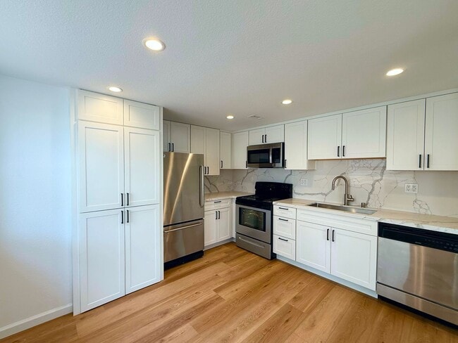 Building Photo - Experience refined coastal living in the h...