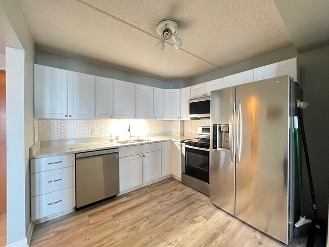 Foto del edificio - 100 Cove Way