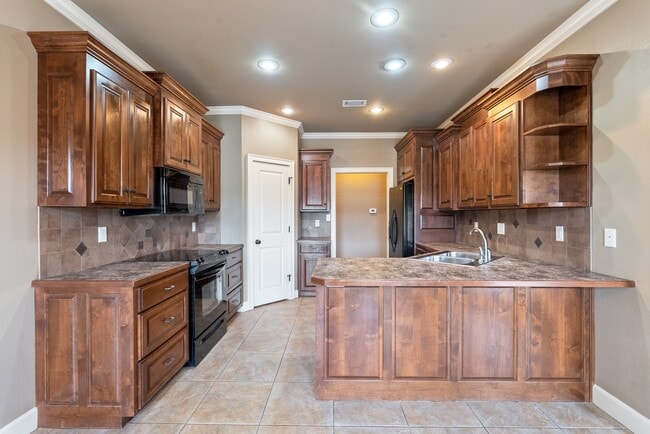 Building Photo - 1300 Edge Valley Dr N