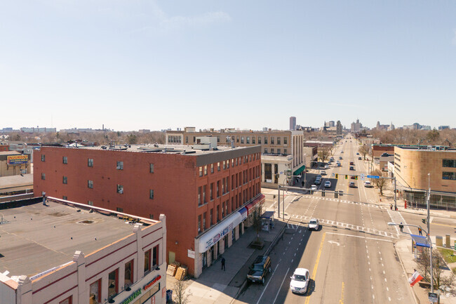 959 Broadway St - Mitchell Square Apartments