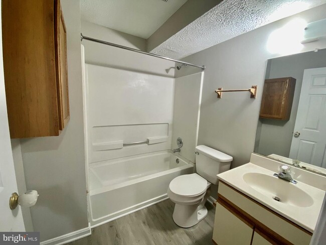 Building Photo - 219 Tudor Dr