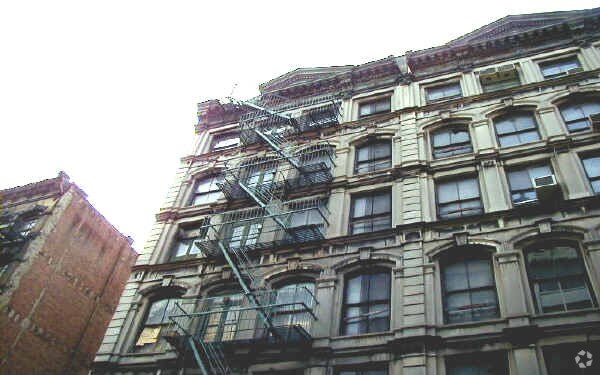 Building Photo - 81 Walker St