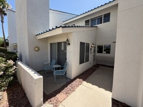 Building Photo - 1800 Club House Dr
