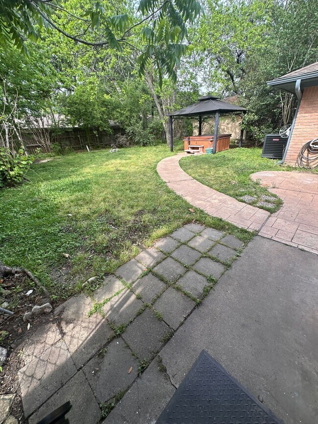 Building Photo - 4422 Nenana Dr