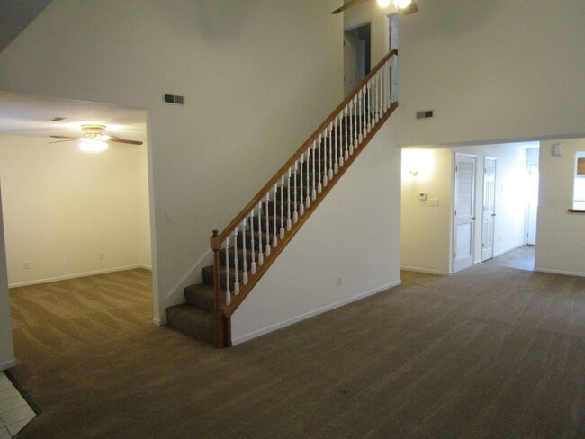 Foto del edificio - 1704-1706-1706 Louise Cir