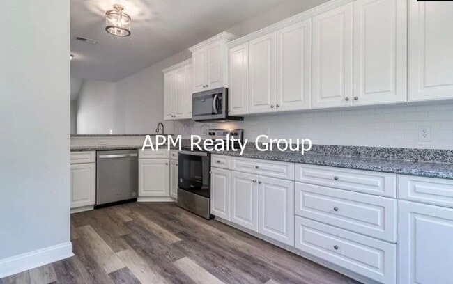 Building Photo - Easly Living Townhome