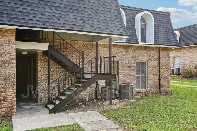 Primary Photo - 851 Bert Rd