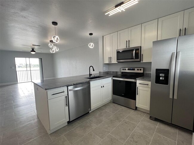 Foto del edificio - 25225 Rampart Blvd