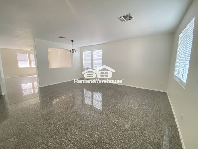 Foto del edificio - 46009 W Belle Ave