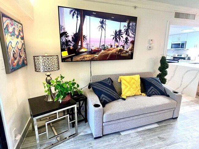 Building Photo - Luxurious Modern 1Bed/1Bath Condo inside I...