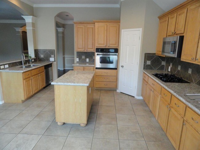 Building Photo - 6310 Canyon Chase Dr
